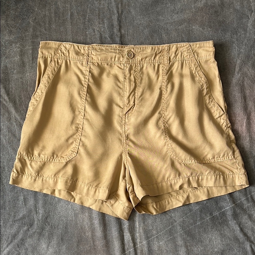 Khaki shorts size XL EUC